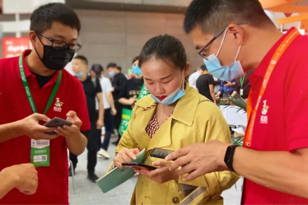 聪厨参展湖南食餐会暨良之隆食材节成果丰硕