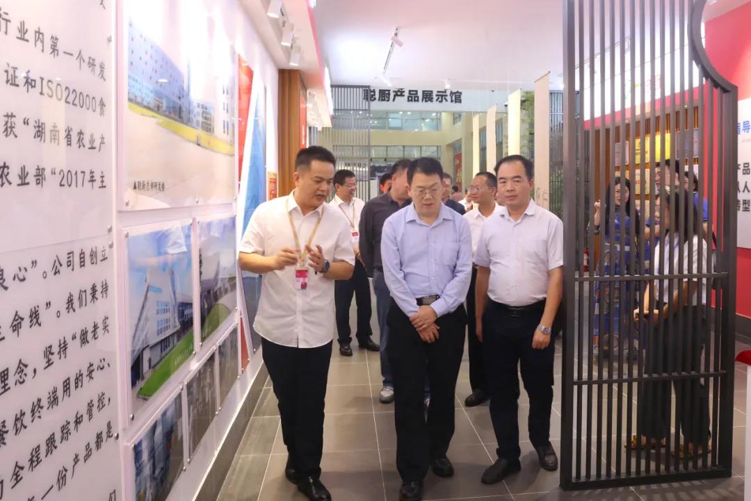 国家发改委副司长邱天朝莅临聪厨调研指导工作